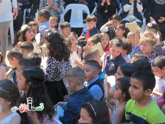 كفرقاسم – فيديو: بساتين الامل, السلام , والمحبة تحتفل بعيد الام على انغام عمو انس وجوقته ..